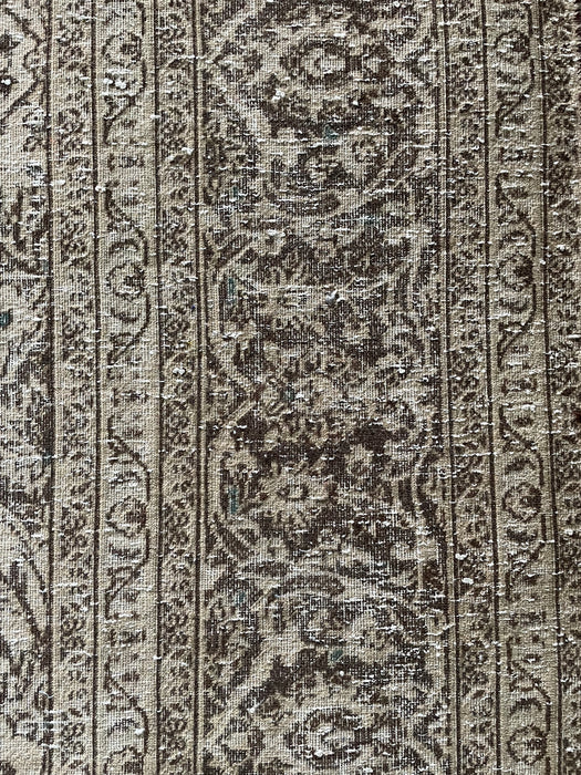 Vintage Persian Tabriz Wool Medallion Rug - Brown with Flecks of Dark Green 290 x 400cm