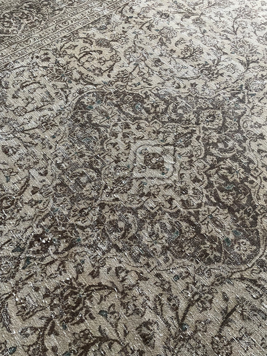 Vintage Persian Tabriz Wool Medallion Rug - Brown with Flecks of Dark Green 290 x 400cm